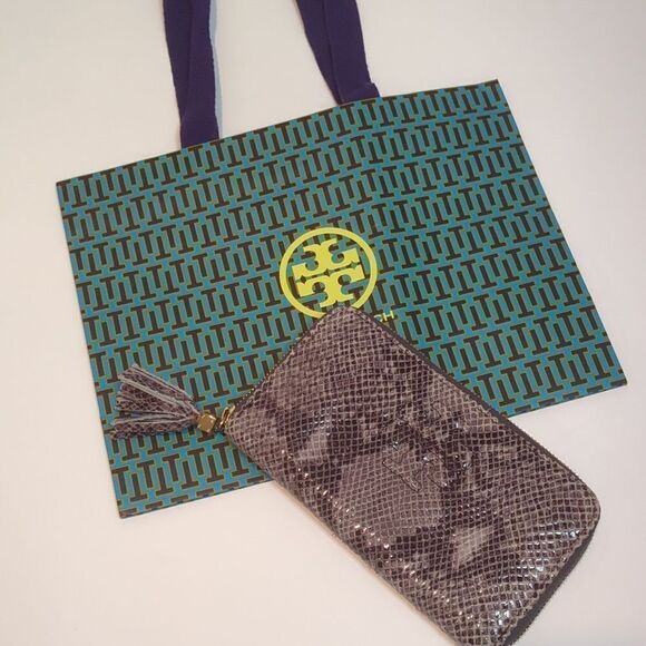 New Tory Burch Thea Snake Continental ZIP Wallet - Picture 6 of 6